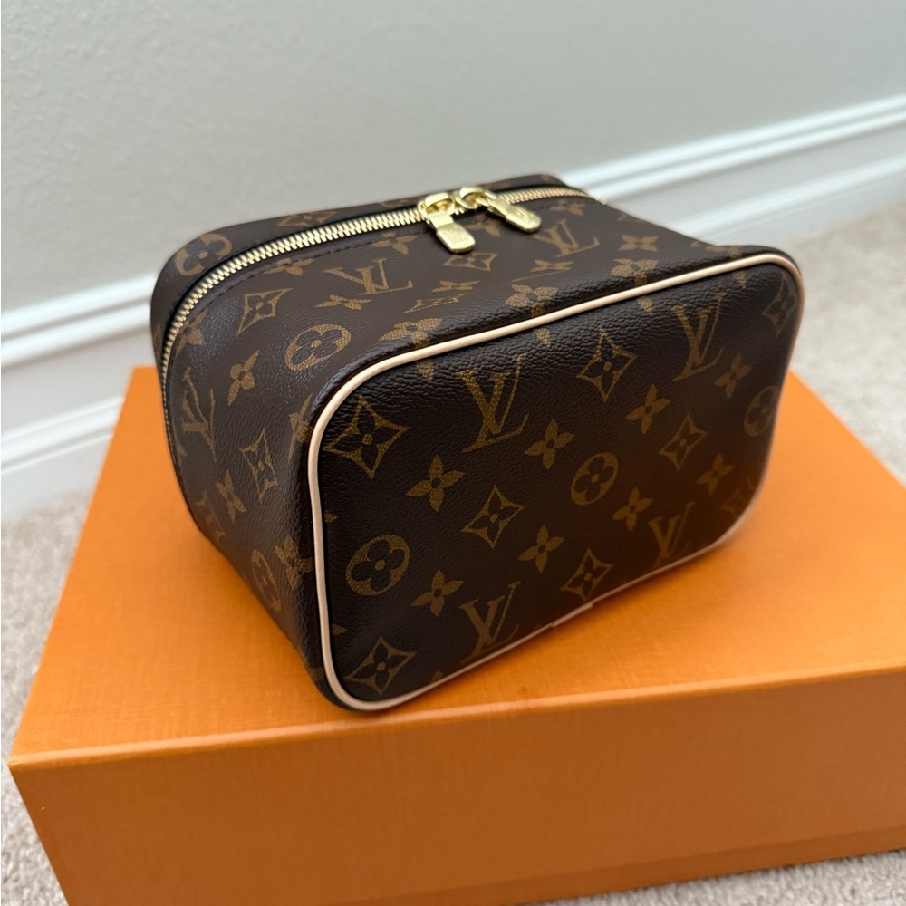 COPY - New bag nice mini mng LV. Box and receipt included. - Picture 6 of 8